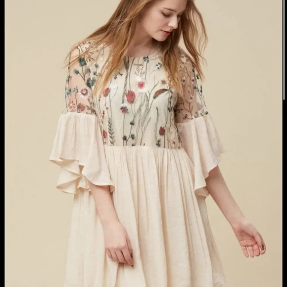 Umgee Dresses & Skirts - Umgee Dress Women Small Ivory Ebroidered Babydoll Mesh Overlay Crepey Lined Boho